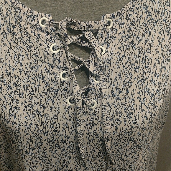 Medium Liz Claiborne Summer Sleeveless Top - Picture 2 of 5